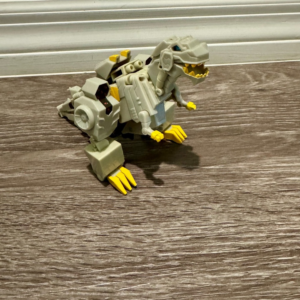 Hasbro Transformers Bumblebee Cyberverse Adventures Deluxe Grimlock